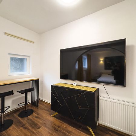 Loving Downtown Studio By Chr Luxury Property Букурещ Екстериор снимка